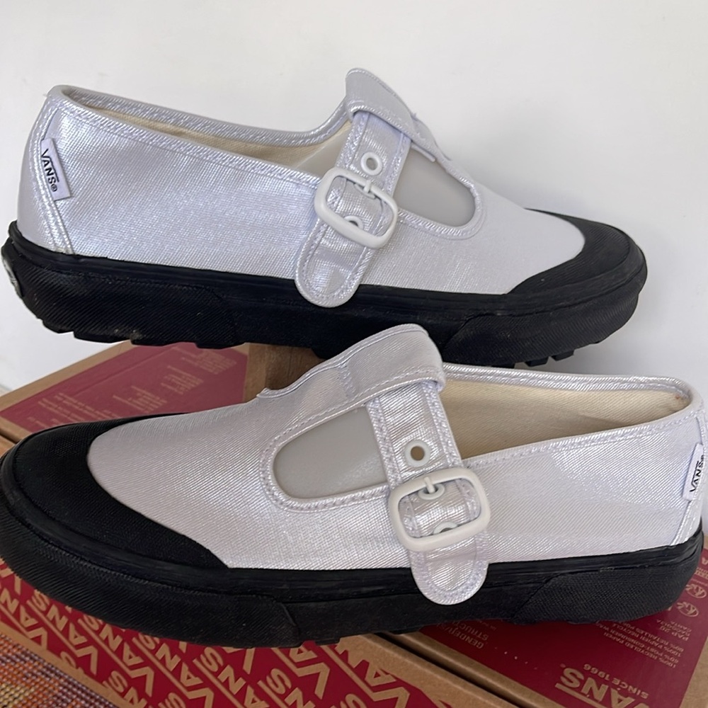 Vans WMNS Style 93
Coated Canvas True White
VN0A3XTJW00
Sneakers - Picture 10 of 16